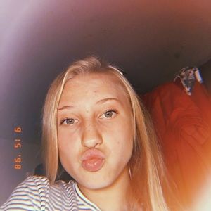 Meet your Posher, Chloe